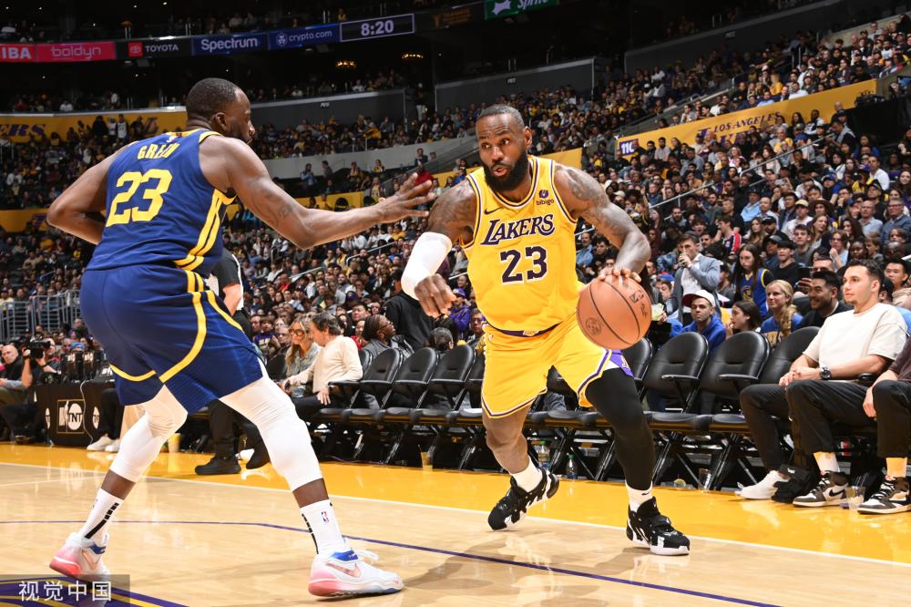 展现出了令 展现出了令