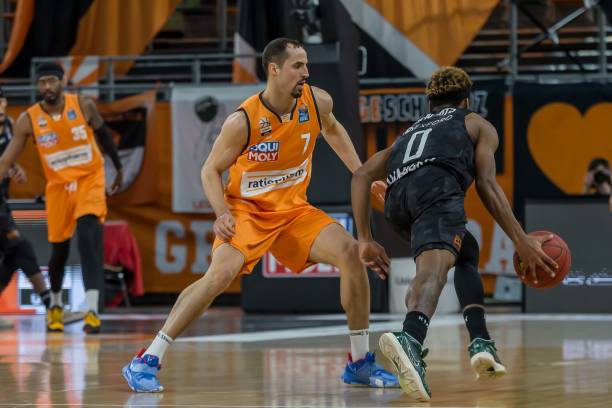 他连续上演 他连续上演