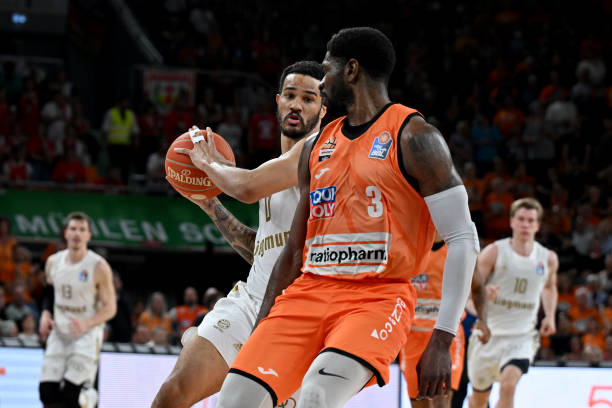 字母哥一直 字母哥一直